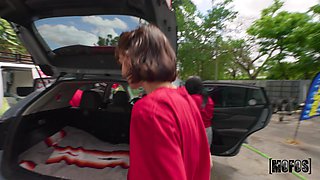 Mobile Car Wash with naughty teen Shrooms Q