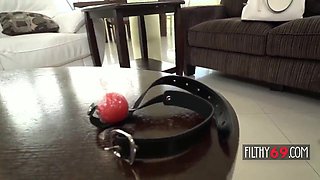 Blond gets her vag pummeled by a giant prick - Scarlett Fall