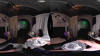 Mysterious Japanese Beauty Beckons For Deep Sensual VR Journey