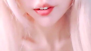Amateur young teen solo masturbation on her livingroom
