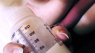 Electric Breast Pump Expressing