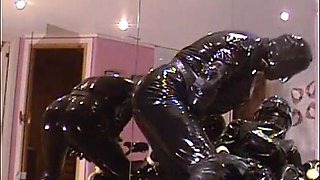 Roxina2003RoxyRubberFucker090303.WMV