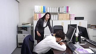 Japanese Office Boss Reiko Kobayakawa: Handjob, Creampie, & Squirting