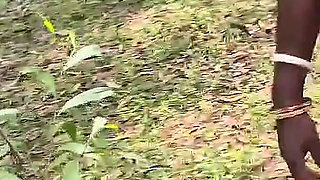 A Village Bhabhi Fucked by a School Student in Forest,sona Bhabhi First Time Outdoor Sex by Her Boyfriend