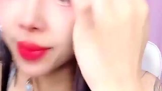 Sexy webcam bitch fucks her ass with a sex toy