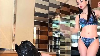 Asian masseuse fetish babe sucks client ending in cumshot