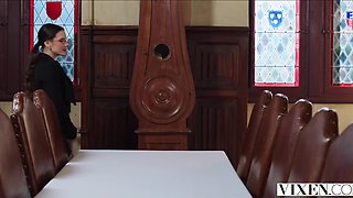 Classy Slim Brunette Guide Josie Rae Entices Alberto Blanco Into Love Adventure In the Medival Castle