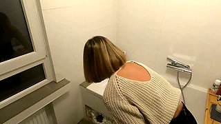 Teen Becomes Ao From the Handyman!