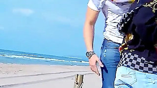 Stranger guy talks to skinny MILF Zaza La Coquine and fucks her on the beach