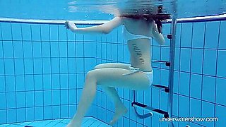 Roxalana Cheh Sexy Redhead Underwater