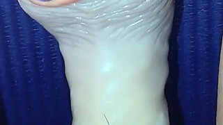 Masturbating While Sitting in the Seiza Position