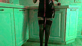 Blonde Cam Girl Slaps Her Ass and Plays With Her Pussy