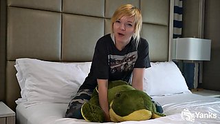Alexa Crush Fucks Pussy Against Plush Toy