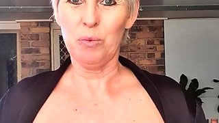 Big boob brunette masturbates on webcam