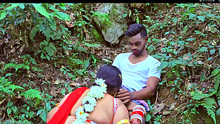 Indian Beautiful Girl with Bog Boobs Couples Hardcore Sex Fuck Pussy Licking Kissing Video