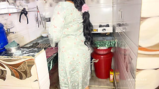Stepsister-in-law's Saree Slipped in the Kitchen - Stepbrother-in-law Squeezed Her Before Letting Go
