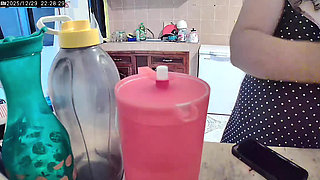 My chubby wife buttocks in the kitchen teaching