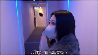 電車て制服姿の彼女と濃厚えっち こっそり触り合いなから丸見えセックスてイキすきる素人カッフル　日本人 コスフレ 手マン クンニ 立ちハック 連続絶頂 アクメ 野外露出 えむゆみカッフル