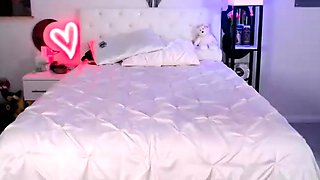 Brunette Tranny jerking in hard dick in solo Webcam