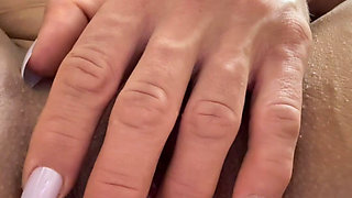 Huge Clit Reloaded