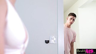 Pornstar porn with wet Lulu Chu and Parker Ambrose from Bratty Sis