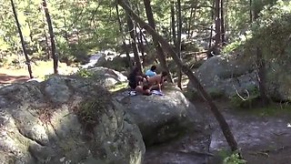 je part me faire prendre en gang bang dans les montagnes