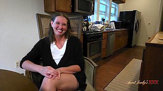 GILF Tips The Delivery Guy In A Very Special Way