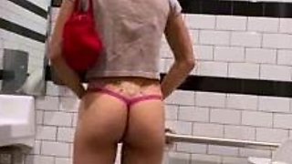Ariaaaxxx Kinky Teasing In Public