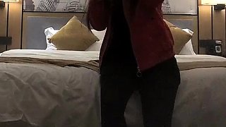 Amateur Asian gives amazing blowjob