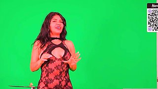 Busty Latina with a ginormous bootie gets lucky during her
