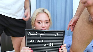 Jessie Ames Takes Sloppy Double Deepthroat