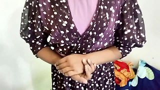 My girlfriend is very free with me. While my girlfriend was changing clothes, I fucked my girlfriend. First Time with girlfriend