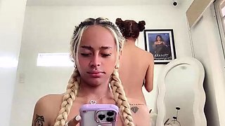 Close up MILF masturbation