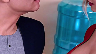 Sexy Secretary Use Her Body to Seduce Her Boss