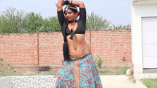 Indian desi stepsis pussy fuking in Hindi audio