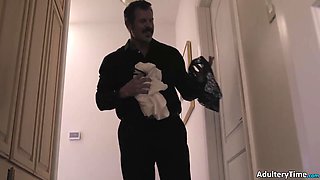 Nanny Kylie Rocket Seduces Married Man Jason Sarcinelli In Shower