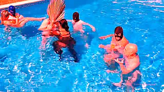 HAPPENINGNOW RELAXING BY THE POOL. ABSOLUTE MATRIARCHY