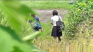 Japanese skank urinates
