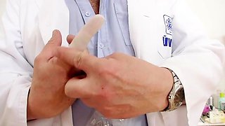 Blonde MILF Kelly finger fucks her wet pussy