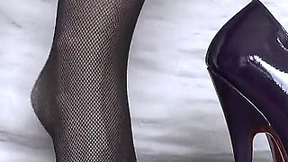 High Heels Goddess Shows off Her Purple Patent Leather Pumps