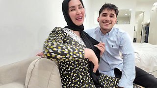 Young Colombian Cutie Mira Enjoys Steamy Amateur Play