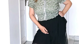 Hot MILF with Big Natural Tits Shake Them