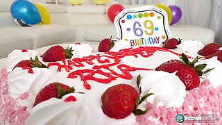 Rita Daniels' Very first Air-cock-squeezing Sequence: The Flick