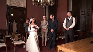 Couple starts fucking in front of the guests after wedding