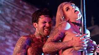 Bonnie Rotten is tattooed stripper who likes to squirt before sex