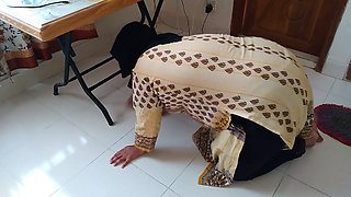 Fucking a Beautiful Maid in Saudi Arabia
