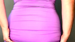 Hot pussy spreading close up for solo toying stunner