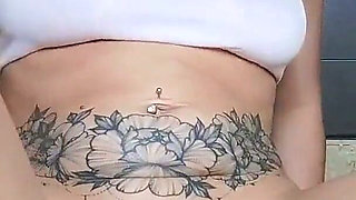 Powerful piss with open shaved pussy