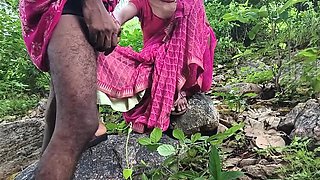 Jungle Mein Apni Biwi Ko Chodte Hue – Desi Bhabhi Ka Romantic Blowjob (Xtremee)