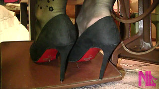 Vintage_sewing on My Granny's Old Singer Sewing Machine in Black Pantyhose and Suede Louboutins